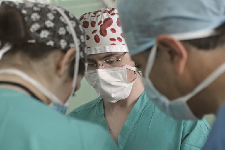Medicii rezidenti vor putea face garzi — proiect Ministerul Sanatatii. Criza de personal medical in spitalele romanesti