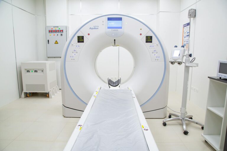 Screening cancer pulmonar prin CT low-dose: cine ar trebui sa-l faca, cat costa si de ce e crucial dupa 50 de ani la fumatori