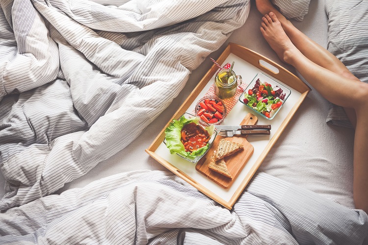 STUDIU ❘ 15 moduri de a te odihni mai bine, de a avea o dietă mai sănătoasă – și o viață mai fericită