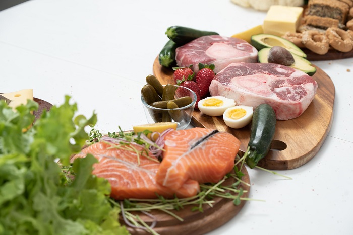 STUDIU ❘ Dieta cetogenică reduce grăsimea hepatică cu 67%, depășind dietele mediteranene și cu conținut scăzut de grăsimi